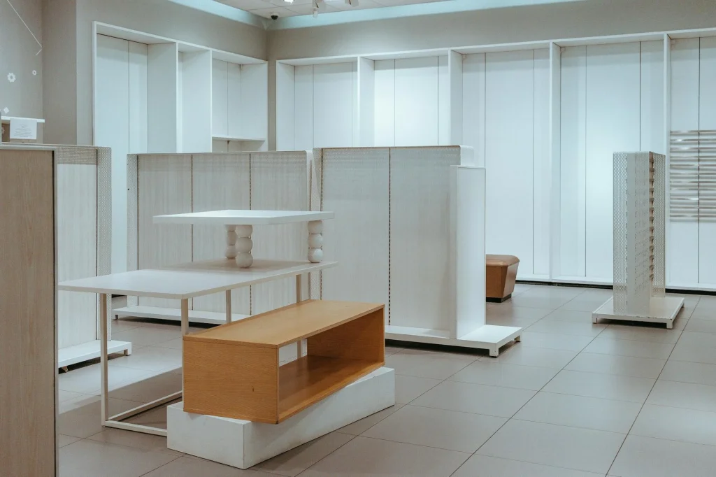 Attractive Display Retail Shelves
