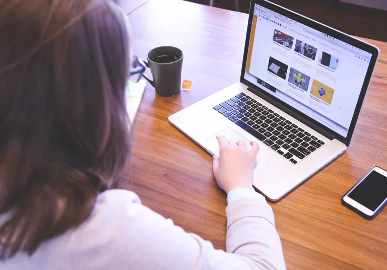 Computer Screen Online Gallery