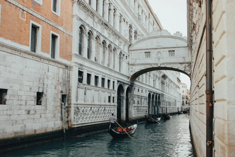 Mengapa Rak Gondola Grosir Bukan Sekadar Pengeluaran, Tapi Investasi Cerdas?