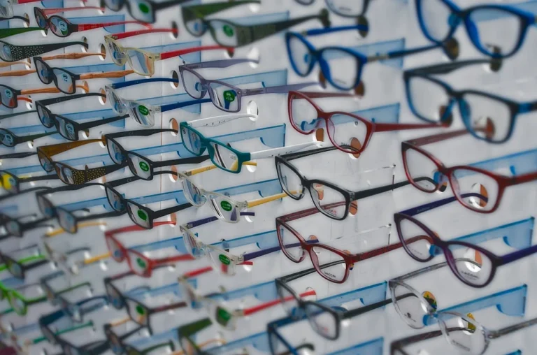 Menjelajahi Ragam Jenis Rak Kacamata Populer