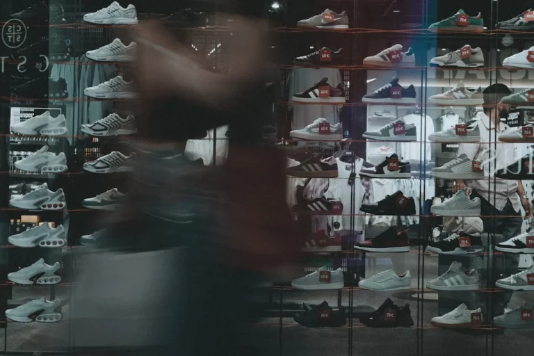 Metal Display Rack Retail Store