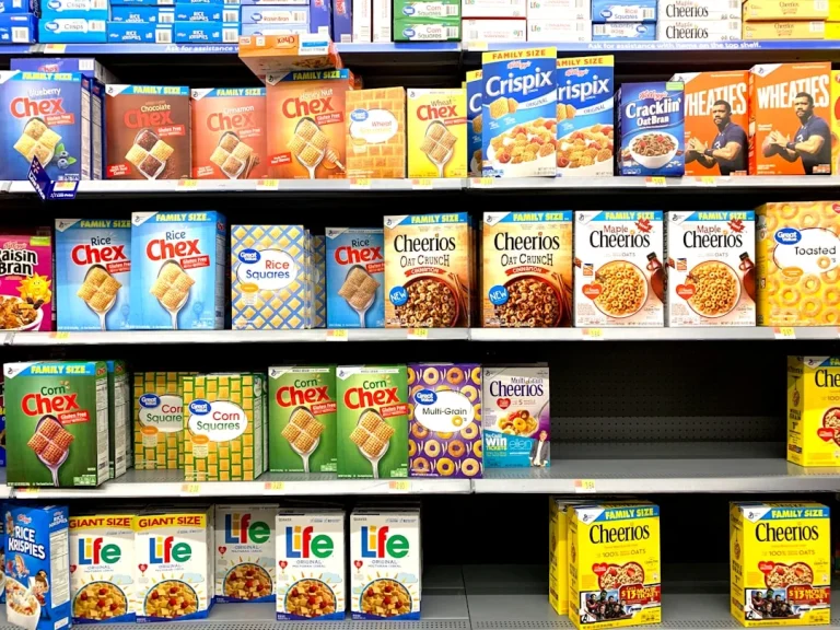 Minimarket Shelves Product Display