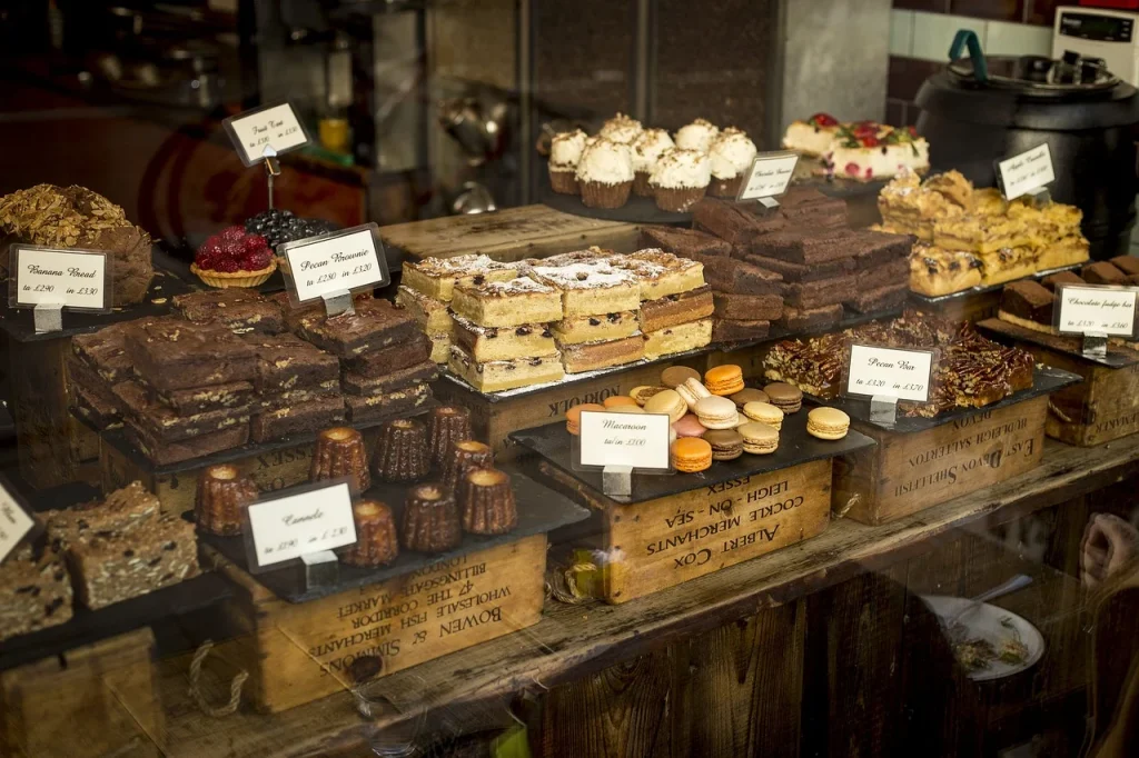 Minimarket Shelves Store Display