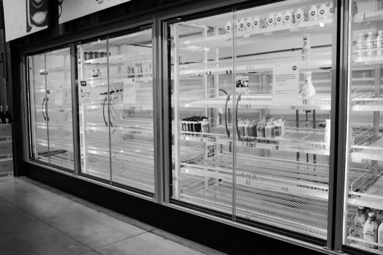 Minimarket Storage Retail Shelves