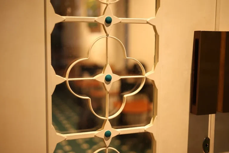 Modern Display Elegant Rack