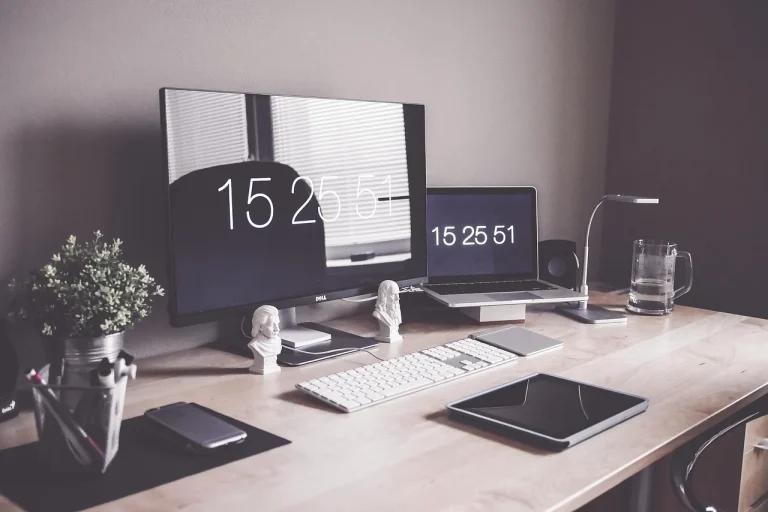 Modern Rack Rotating Display