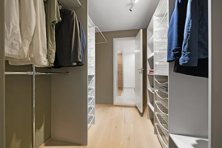 Modern Shelving Clean Design
