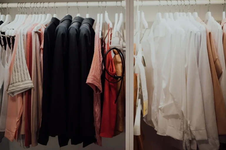 Optimalisasi Ruang Dengan Rak Baju Toko Yang Tepat, Untung Berlipat