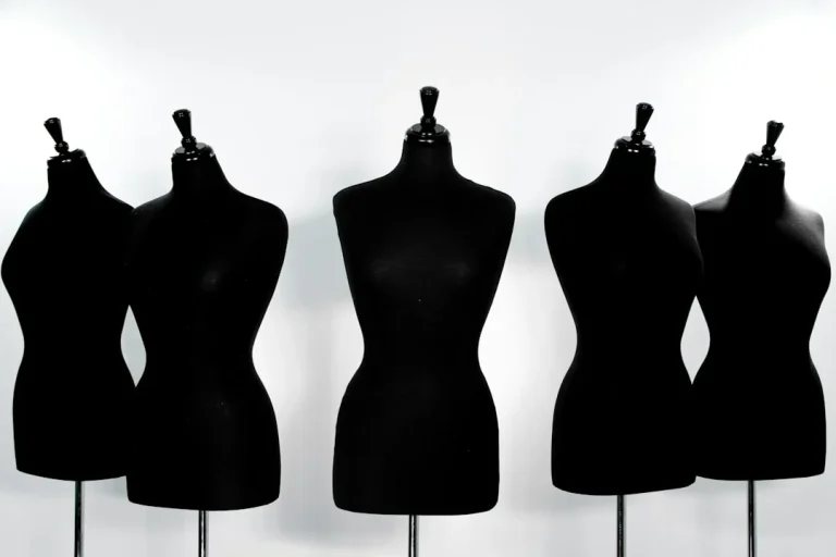 Pilih Bahan Rak Baju Display Yang Tepat, Demi Kualitas Dan Gaya