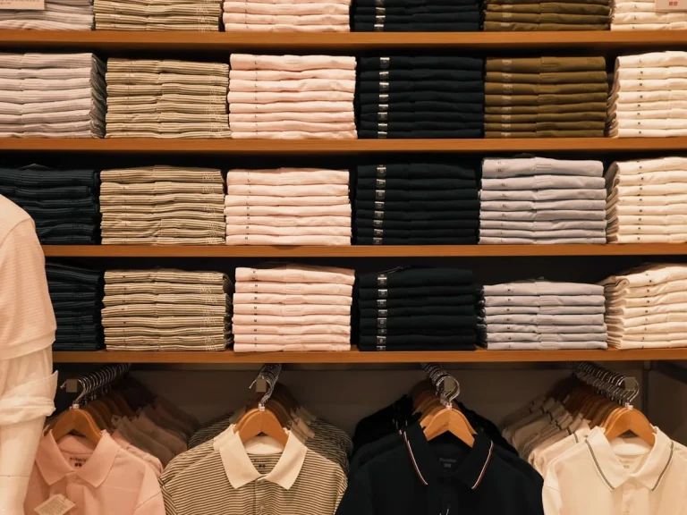 Pilihan Rak Baju: Mana Yang Paling Pas Untuk Toko Anda?