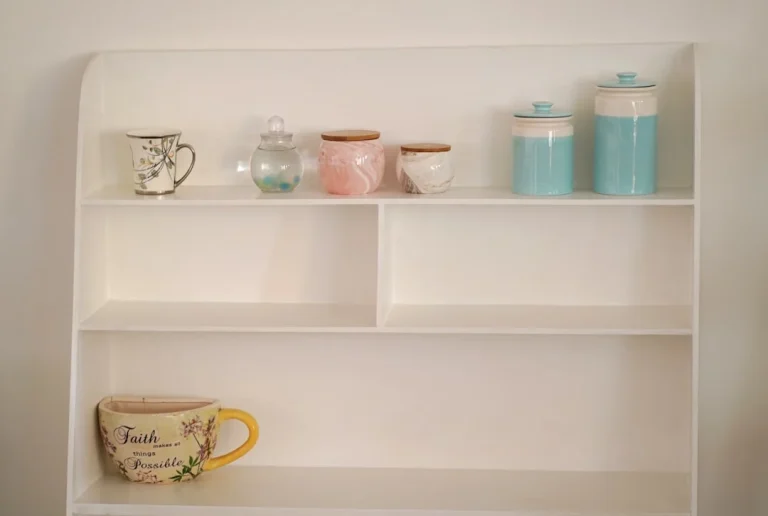 Product Display Attractive Shelves