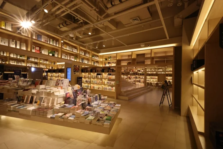 Retail Shelves Gondola Display