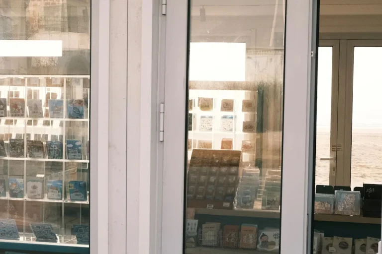 Retail Shelves Shop Display