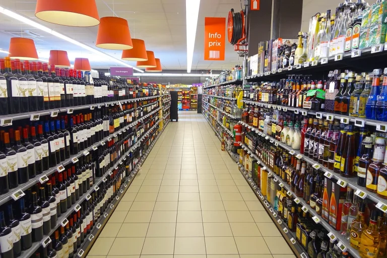 Retail Shelves Shop Display