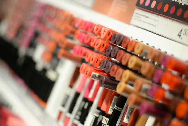 Retail Store Shelves Digital Display