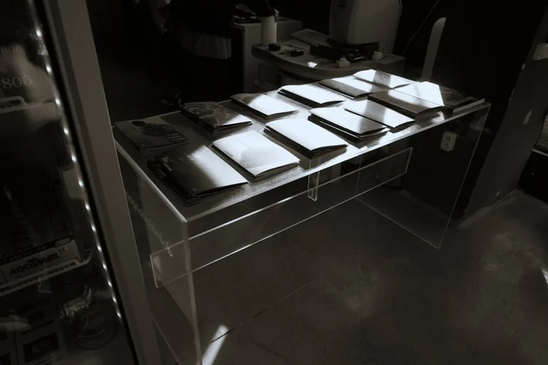 Suntikkan Pesona Dan Kelas Pada Toko Anda Dengan Rak Display Aluminium