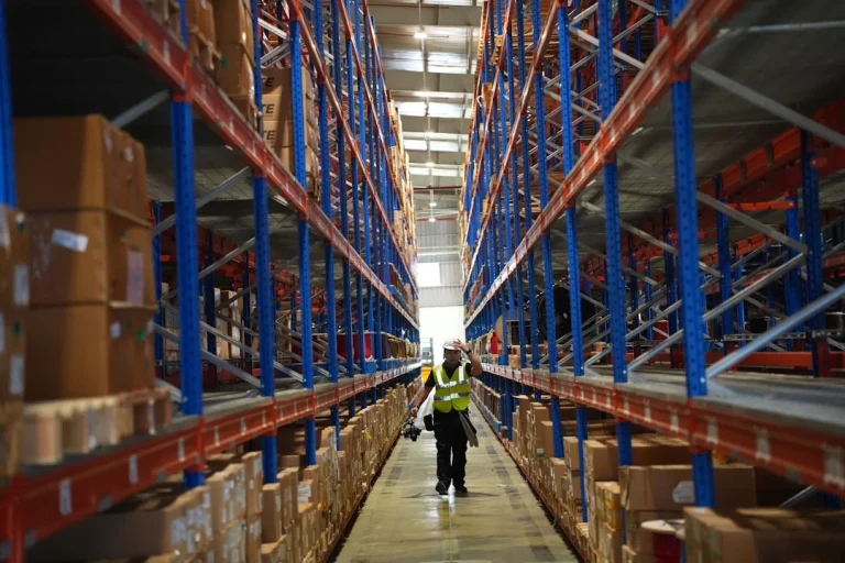 Warehouse Shelves Stock Management
