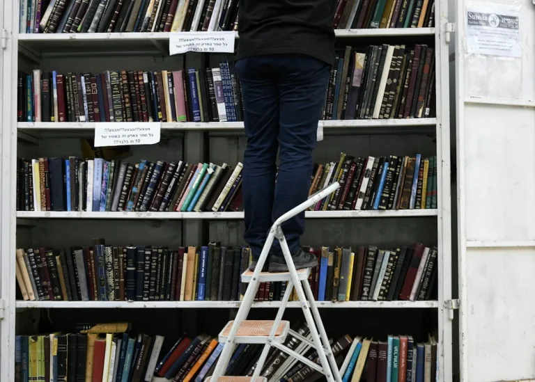 Wobbly Shelf Unstable Rack